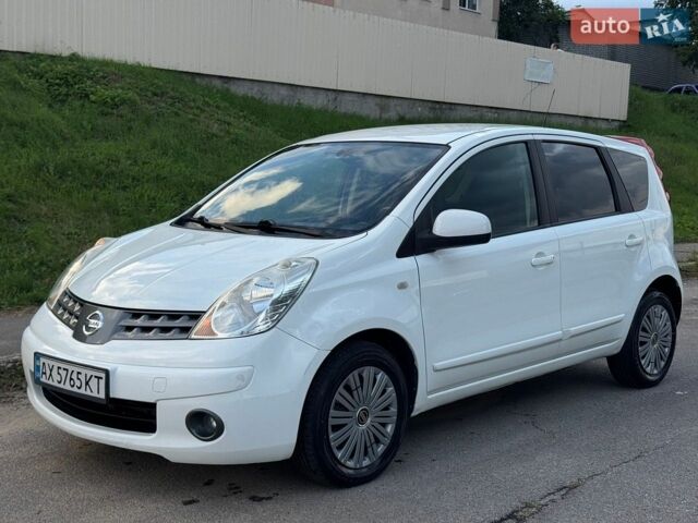 Білий Ніссан Ноут, об'ємом двигуна 1.6 л та пробігом 195 тис. км за 6200 $, фото 1 на Automoto.ua