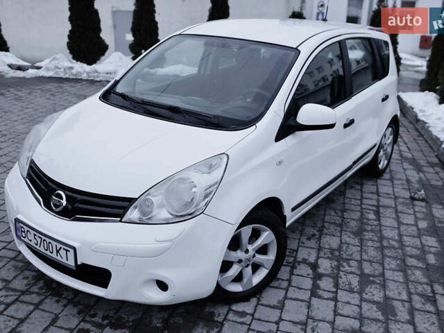 Белый Ниссан Ноут, объемом двигателя 1.6 л и пробегом 105 тыс. км за 6999 $, фото 1 на Automoto.ua