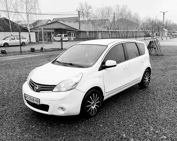 Белый Ниссан Ноут, объемом двигателя 1.5 л и пробегом 219 тыс. км за 6500 $, фото 1 на Automoto.ua