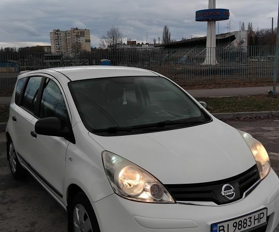 Белый Ниссан Ноут, объемом двигателя 1.5 л и пробегом 299 тыс. км за 6000 $, фото 1 на Automoto.ua