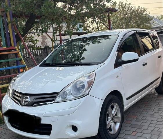 Білий Ніссан Ноут, об'ємом двигуна 1.6 л та пробігом 127 тис. км за 7500 $, фото 1 на Automoto.ua