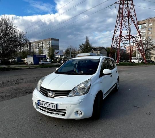 Белый Ниссан Ноут, объемом двигателя 1.39 л и пробегом 270 тыс. км за 5500 $, фото 1 на Automoto.ua