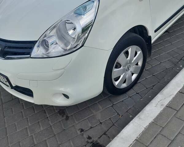 Білий Ніссан Ноут, об'ємом двигуна 1.39 л та пробігом 131 тис. км за 6300 $, фото 1 на Automoto.ua