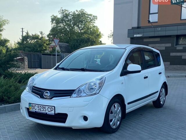 Білий Ніссан Ноут, об'ємом двигуна 1.6 л та пробігом 52 тис. км за 7700 $, фото 1 на Automoto.ua