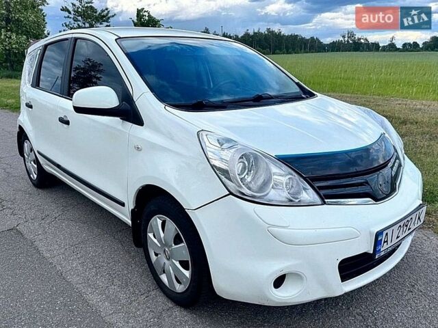 Білий Ніссан Ноут, об'ємом двигуна 1.39 л та пробігом 317 тис. км за 3500 $, фото 1 на Automoto.ua