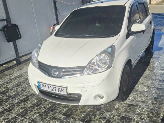 Білий Ніссан Ноут, об'ємом двигуна 1.6 л та пробігом 150 тис. км за 6800 $, фото 1 на Automoto.ua
