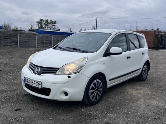 Белый Ниссан Ноут, объемом двигателя 1.5 л и пробегом 340 тыс. км за 4700 $, фото 1 на Automoto.ua
