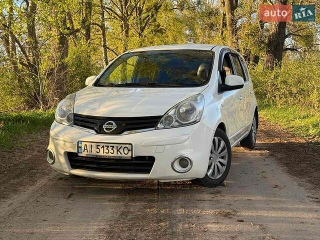 Білий Ніссан Ноут, об'ємом двигуна 1.6 л та пробігом 230 тис. км за 7500 $, фото 1 на Automoto.ua