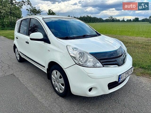 Белый Ниссан Ноут, объемом двигателя 1.39 л и пробегом 317 тыс. км за 2999 $, фото 1 на Automoto.ua