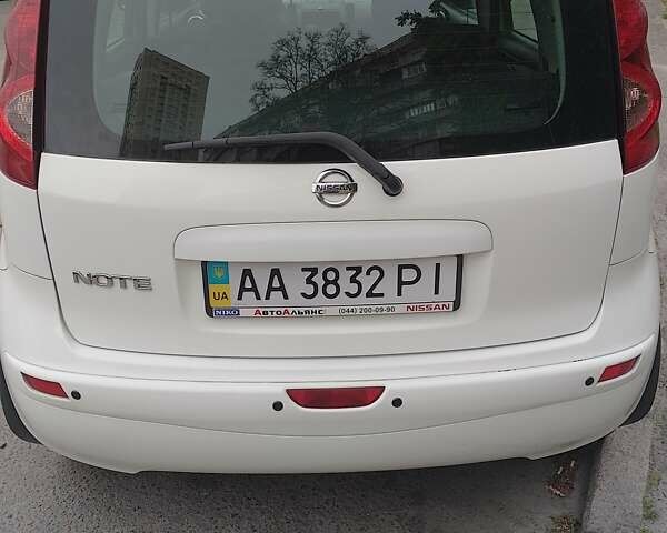 Білий Ніссан Ноут, об'ємом двигуна 1.39 л та пробігом 186 тис. км за 7200 $, фото 1 на Automoto.ua