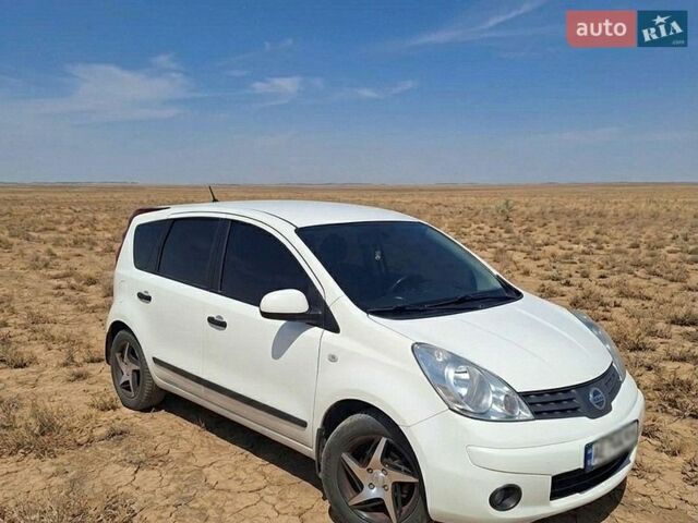 Белый Ниссан Ноут, объемом двигателя 1.6 л и пробегом 202 тыс. км за 7100 $, фото 1 на Automoto.ua