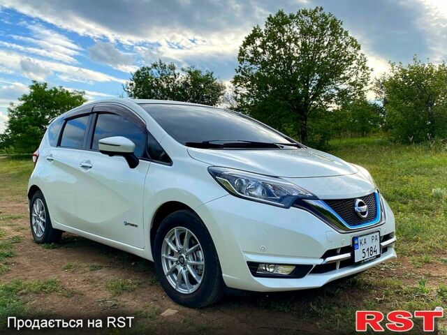 Белый Ниссан Ноут, объемом двигателя 1.2 л и пробегом 60 тыс. км за 12900 $, фото 1 на Automoto.ua