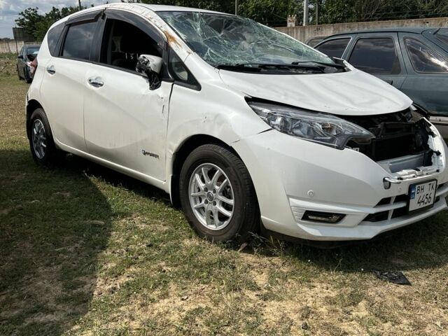 Білий Ніссан Ноут, об'ємом двигуна 1.2 л та пробігом 50 тис. км за 4000 $, фото 1 на Automoto.ua