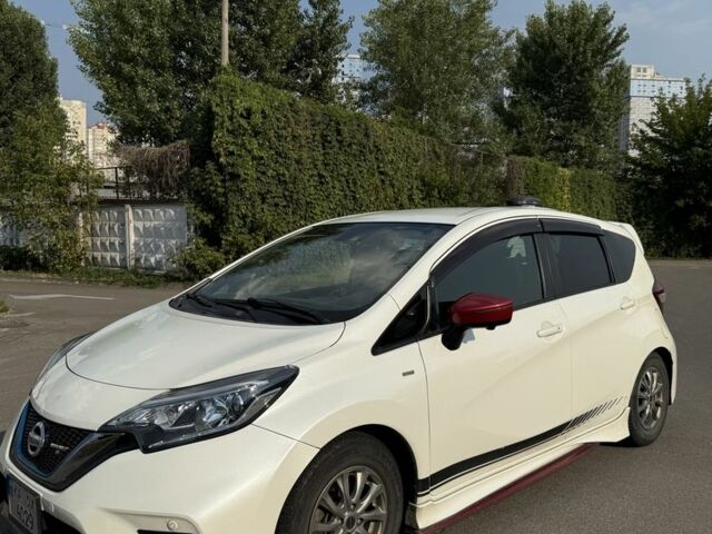 Белый Ниссан Ноут, объемом двигателя 1.2 л и пробегом 95 тыс. км за 13321 $, фото 1 на Automoto.ua