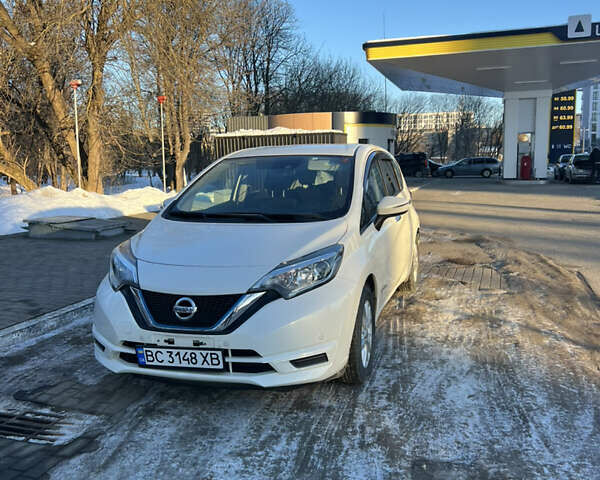 Белый Ниссан Ноут, объемом двигателя 1.2 л и пробегом 51 тыс. км за 13700 $, фото 1 на Automoto.ua
