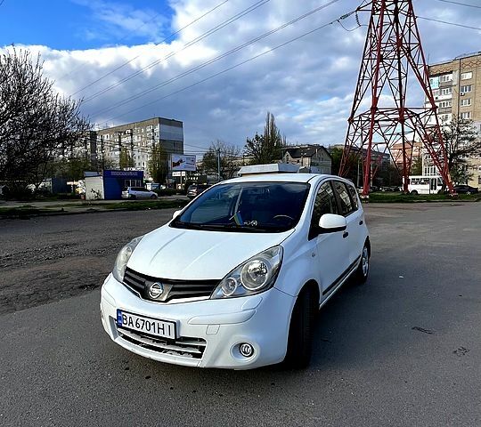 Белый Ниссан Ноут, объемом двигателя 1.4 л и пробегом 280 тыс. км за 5500 $, фото 1 на Automoto.ua
