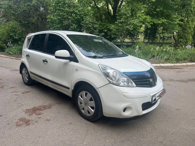 Білий Ніссан Ноут, об'ємом двигуна 1.4 л та пробігом 300 тис. км за 3500 $, фото 1 на Automoto.ua