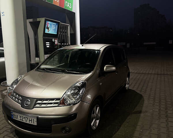 Бежевый Ниссан Ноут, объемом двигателя 1.46 л и пробегом 270 тыс. км за 5800 $, фото 1 на Automoto.ua