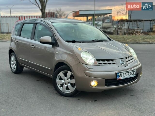 Бежевый Ниссан Ноут, объемом двигателя 1.6 л и пробегом 180 тыс. км за 5900 $, фото 1 на Automoto.ua