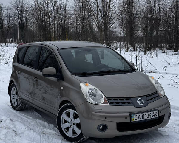 Бежевый Ниссан Ноут, объемом двигателя 1.6 л и пробегом 154 тыс. км за 6600 $, фото 1 на Automoto.ua