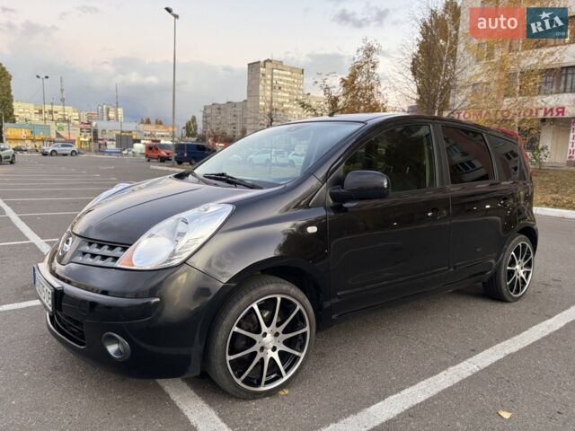 Черный Ниссан Ноут, объемом двигателя 1.6 л и пробегом 238 тыс. км за 5650 $, фото 1 на Automoto.ua