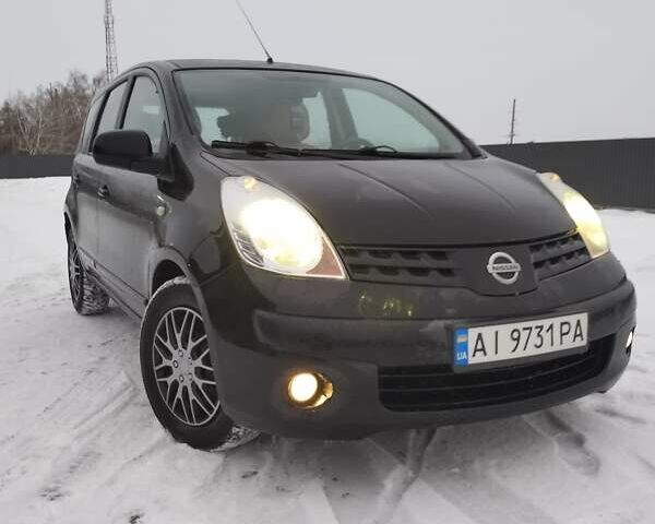 Черный Ниссан Ноут, объемом двигателя 1.4 л и пробегом 300 тыс. км за 5200 $, фото 1 на Automoto.ua