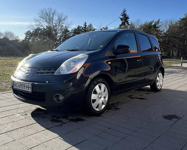 Черный Ниссан Ноут, объемом двигателя 1.6 л и пробегом 332 тыс. км за 5150 $, фото 1 на Automoto.ua