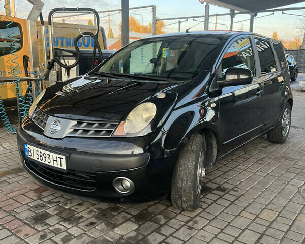 Черный Ниссан Ноут, объемом двигателя 1.6 л и пробегом 300 тыс. км за 4800 $, фото 1 на Automoto.ua