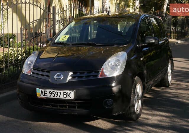 Черный Ниссан Ноут, объемом двигателя 1.6 л и пробегом 212 тыс. км за 6000 $, фото 1 на Automoto.ua