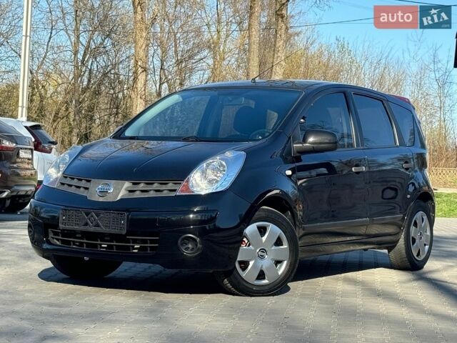 Черный Ниссан Ноут, объемом двигателя 1.6 л и пробегом 200 тыс. км за 5500 $, фото 1 на Automoto.ua