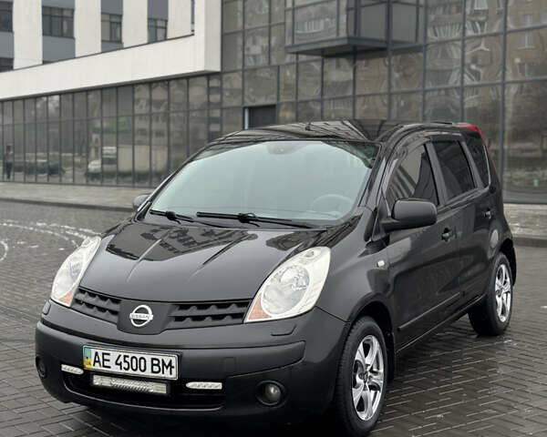 Черный Ниссан Ноут, объемом двигателя 1.6 л и пробегом 176 тыс. км за 5600 $, фото 1 на Automoto.ua