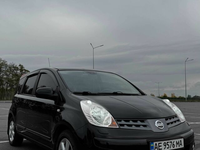 Черный Ниссан Ноут, объемом двигателя 1.6 л и пробегом 155 тыс. км за 5800 $, фото 1 на Automoto.ua