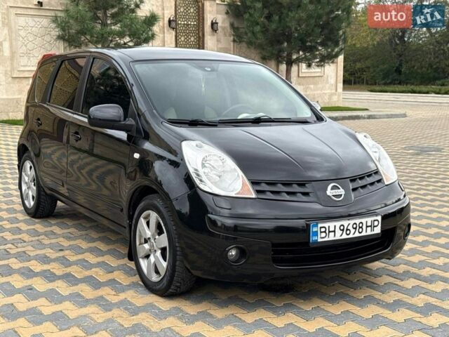 Чорний Ніссан Ноут, об'ємом двигуна 1.6 л та пробігом 185 тис. км за 6500 $, фото 1 на Automoto.ua
