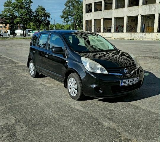 Черный Ниссан Ноут, объемом двигателя 1.39 л и пробегом 210 тыс. км за 5300 $, фото 1 на Automoto.ua