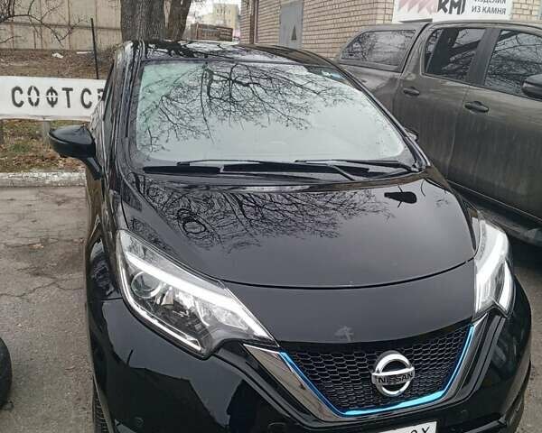 Черный Ниссан Ноут, объемом двигателя 1.2 л и пробегом 100 тыс. км за 11500 $, фото 1 на Automoto.ua
