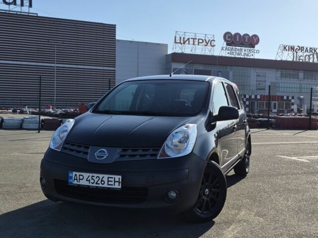 Черный Ниссан Ноут, объемом двигателя 1.6 л и пробегом 137 тыс. км за 6000 $, фото 1 на Automoto.ua