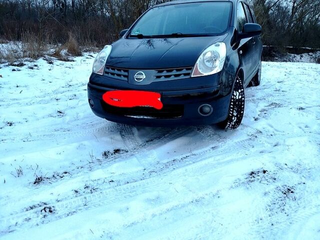 Черный Ниссан Ноут, объемом двигателя 1.6 л и пробегом 20000 тыс. км за 6200 $, фото 1 на Automoto.ua
