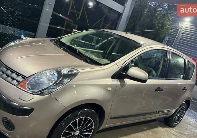 Коричневий Ніссан Ноут, об'ємом двигуна 1.6 л та пробігом 135 тис. км за 5300 $, фото 1 на Automoto.ua