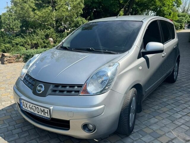 Красный Ниссан Ноут, объемом двигателя 1.4 л и пробегом 213 тыс. км за 4600 $, фото 1 на Automoto.ua