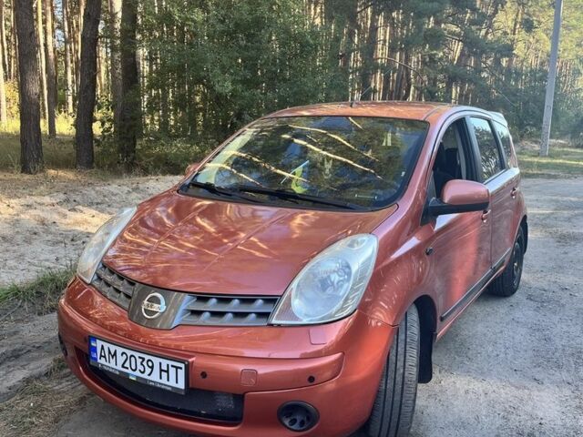Червоний Ніссан Ноут, об'ємом двигуна 1.4 л та пробігом 320 тис. км за 4100 $, фото 1 на Automoto.ua