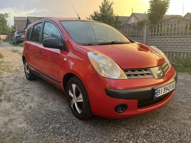 Красный Ниссан Ноут, объемом двигателя 1.5 л и пробегом 270 тыс. км за 4300 $, фото 1 на Automoto.ua