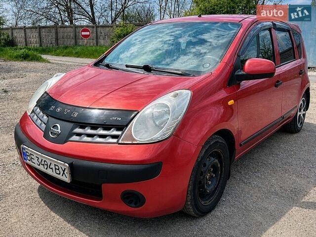 Красный Ниссан Ноут, объемом двигателя 1.6 л и пробегом 274 тыс. км за 5100 $, фото 1 на Automoto.ua