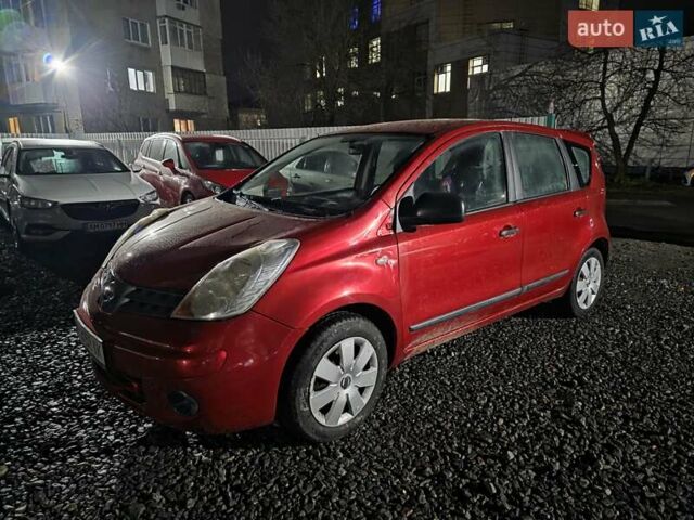 Красный Ниссан Ноут, объемом двигателя 1.4 л и пробегом 120 тыс. км за 4400 $, фото 1 на Automoto.ua