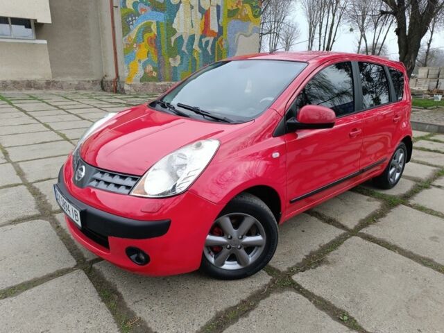 Красный Ниссан Ноут, объемом двигателя 1.4 л и пробегом 273 тыс. км за 4300 $, фото 1 на Automoto.ua