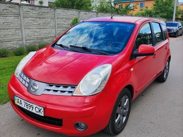 Красный Ниссан Ноут, объемом двигателя 1.6 л и пробегом 163 тыс. км за 5600 $, фото 1 на Automoto.ua