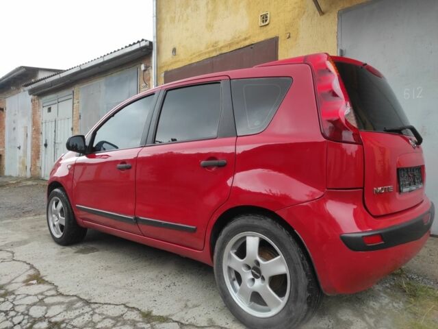 Красный Ниссан Ноут, объемом двигателя 1.4 л и пробегом 290 тыс. км за 1900 $, фото 1 на Automoto.ua
