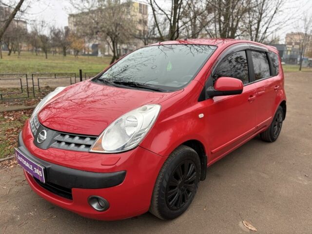 Красный Ниссан Ноут, объемом двигателя 1.6 л и пробегом 240 тыс. км за 4750 $, фото 1 на Automoto.ua