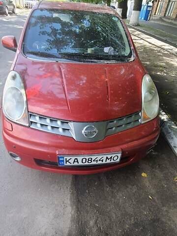 Красный Ниссан Ноут, объемом двигателя 1.6 л и пробегом 250 тыс. км за 2500 $, фото 1 на Automoto.ua