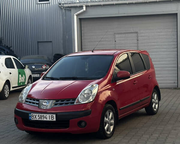 Червоний Ніссан Ноут, об'ємом двигуна 1.39 л та пробігом 320 тис. км за 3600 $, фото 1 на Automoto.ua