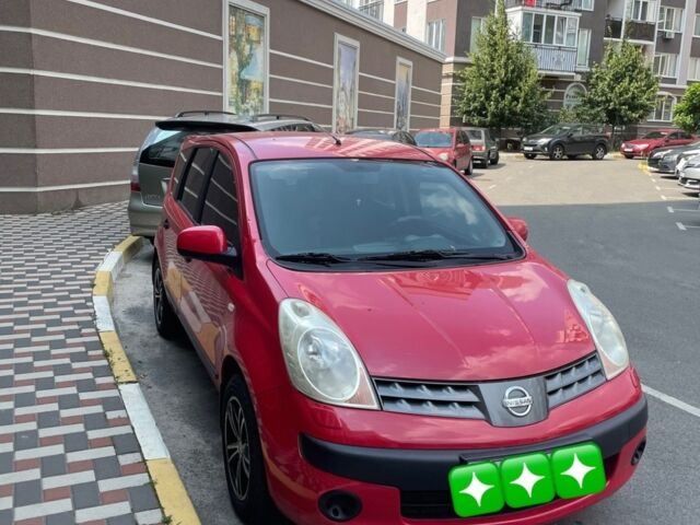Красный Ниссан Ноут, объемом двигателя 1.6 л и пробегом 150 тыс. км за 5800 $, фото 1 на Automoto.ua